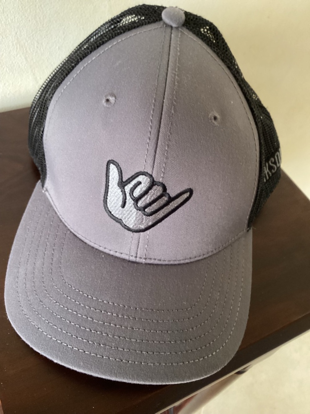 Linksoul Black & Gray Mesh SnapBack baseball cap Hang Loose